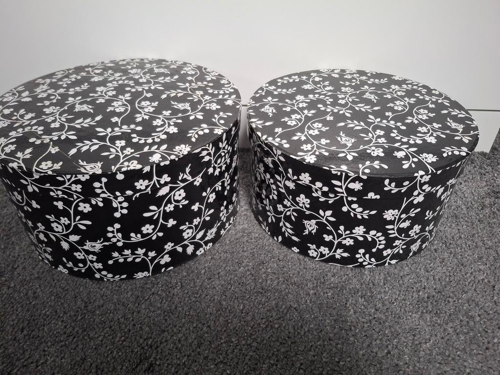 2 Kartonnen Hoedendozen met Bloemenmotief, Huis en Inrichting, Gebruikt, Minder dan 50 cm, Ophalen of Verzenden, Minder dan 50 cm