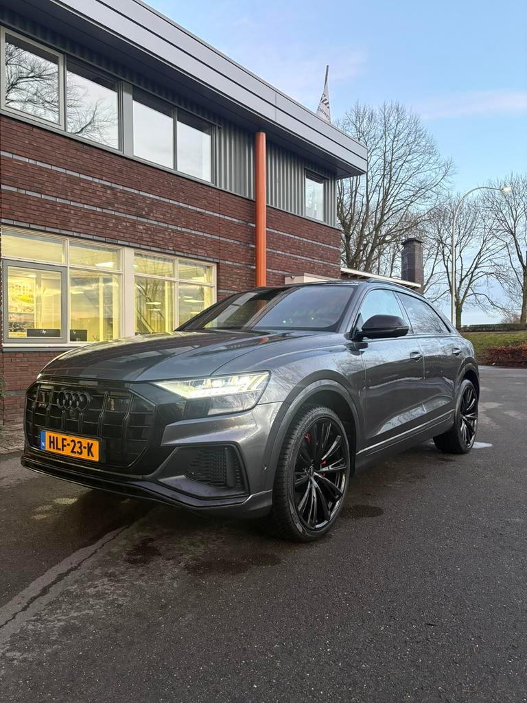 Audi SQ8 4.0 TFSI Quattro 507PK Carbon 2023 BTW Grijs, Auto's, Audi, Automaat, 2245 kg, 508 pk, Leder