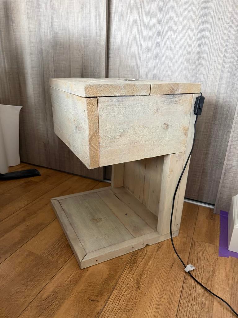 2x Steigerhouten Nachtkastjes/Tafeltjes, Huis en Inrichting, Slaapkamer | Nachtkastjes, Ophalen, Gebruikt, 55 tot 70 cm, 45 tot 65 cm
