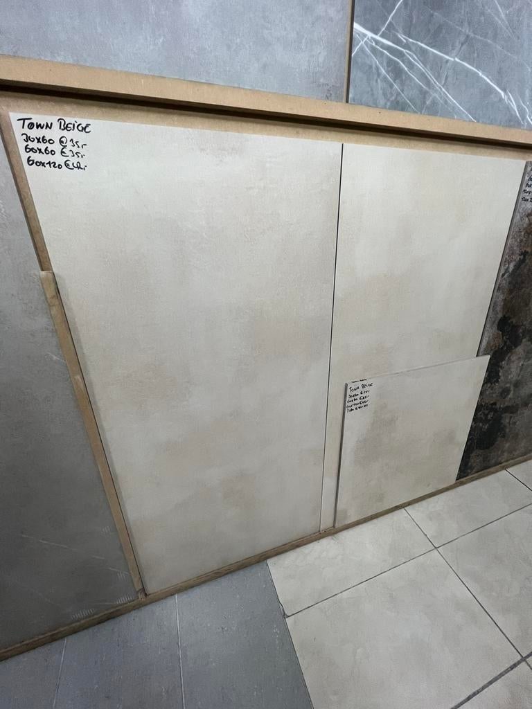 Town Beige tegels van €49,98 pm2 nu €35,- pm2, Doe-het-zelf en Verbouw, Nieuw, Ophalen of Verzenden, 10 m² of meer, Vloertegels