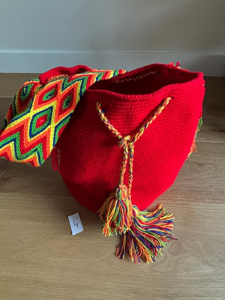 Rode Wayuu schoudertas met multicolor band, Sieraden, Tassen en Uiterlijk, Tassen | Schoudertassen, Verzenden, Nieuw, Rood, Overige merken