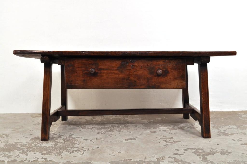 Antieke Spaanse primitieve salontafel 18de eeuw UNIEK, 100 tot 150 cm, 50 tot 75 cm, Rechthoekig, Gebruikt