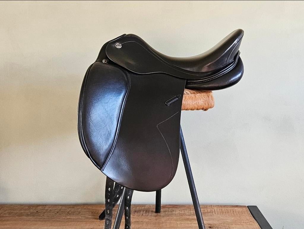 Dressuurzadels 15 t/m 18 inch. diverse merken en maten., Dieren en Toebehoren, Paarden en Pony's | Zadels, Ophalen of Verzenden