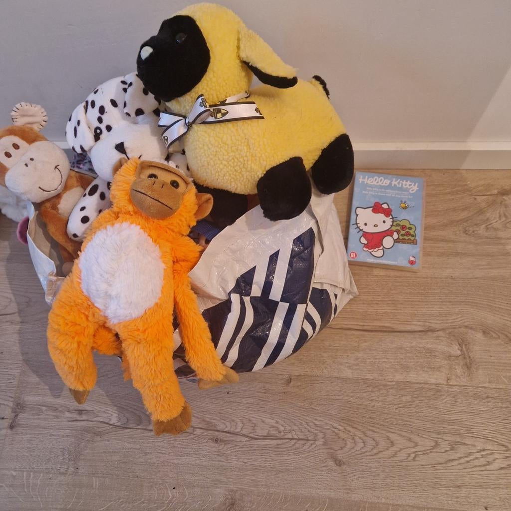 Hello kitty dvd en een tas vol knuffels., Ophalen