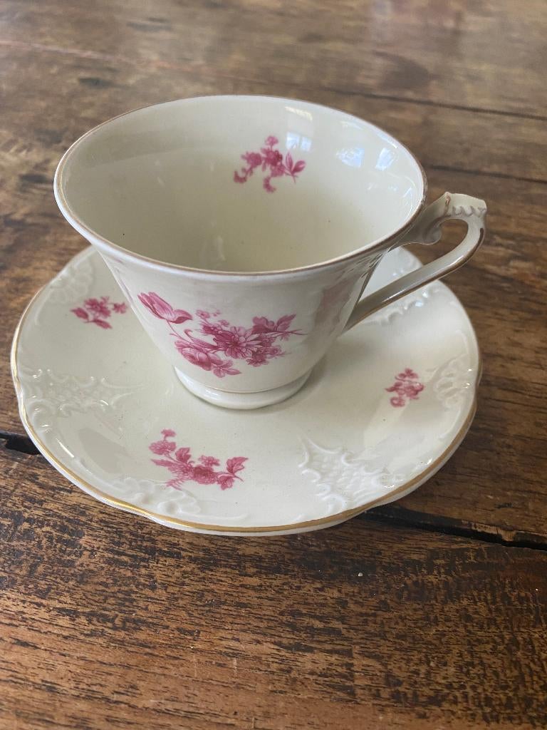 Antiek, brocante kop en schotel Mosa Maastricht roze bloem, Ophalen of Verzenden