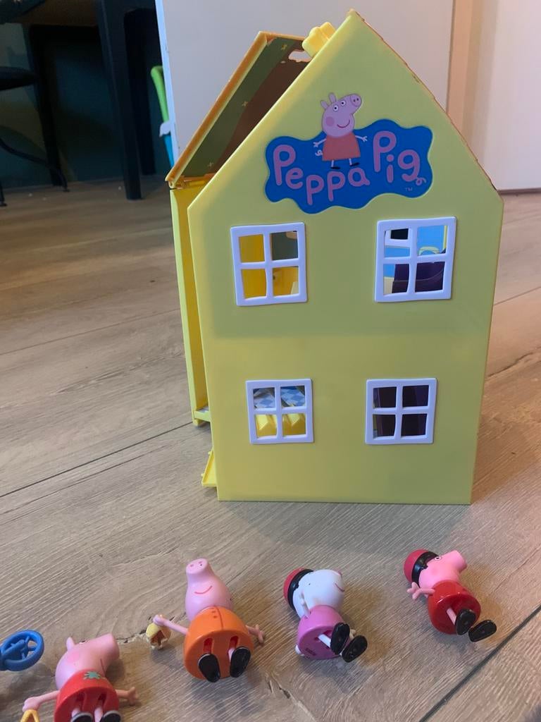Mooi Peppa pig huis met figuurtjes!, Ophalen of Verzenden, Zo goed als nieuw, Toebehoren