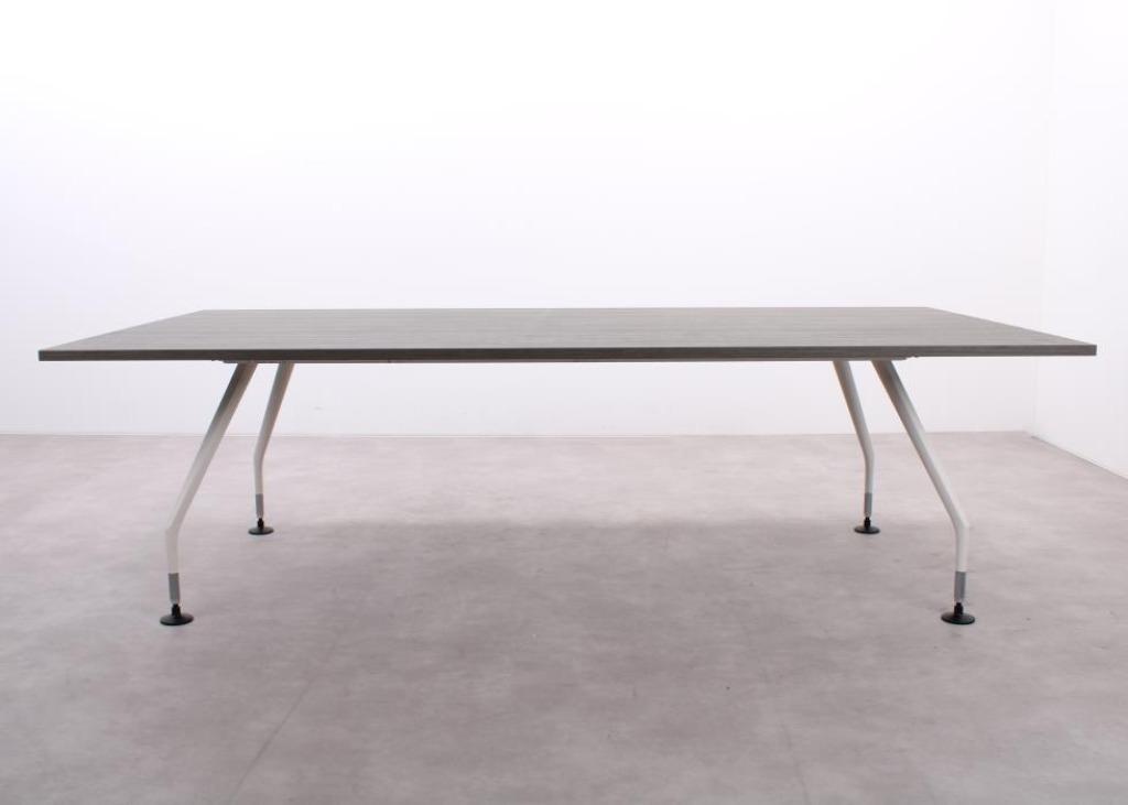 Vitra | Ad Hoc | Tafel | Gebroken wit/bruin eiken | 120x240, Kunststof, 100 tot 150 cm, Zo goed als nieuw, Vijf personen of meer