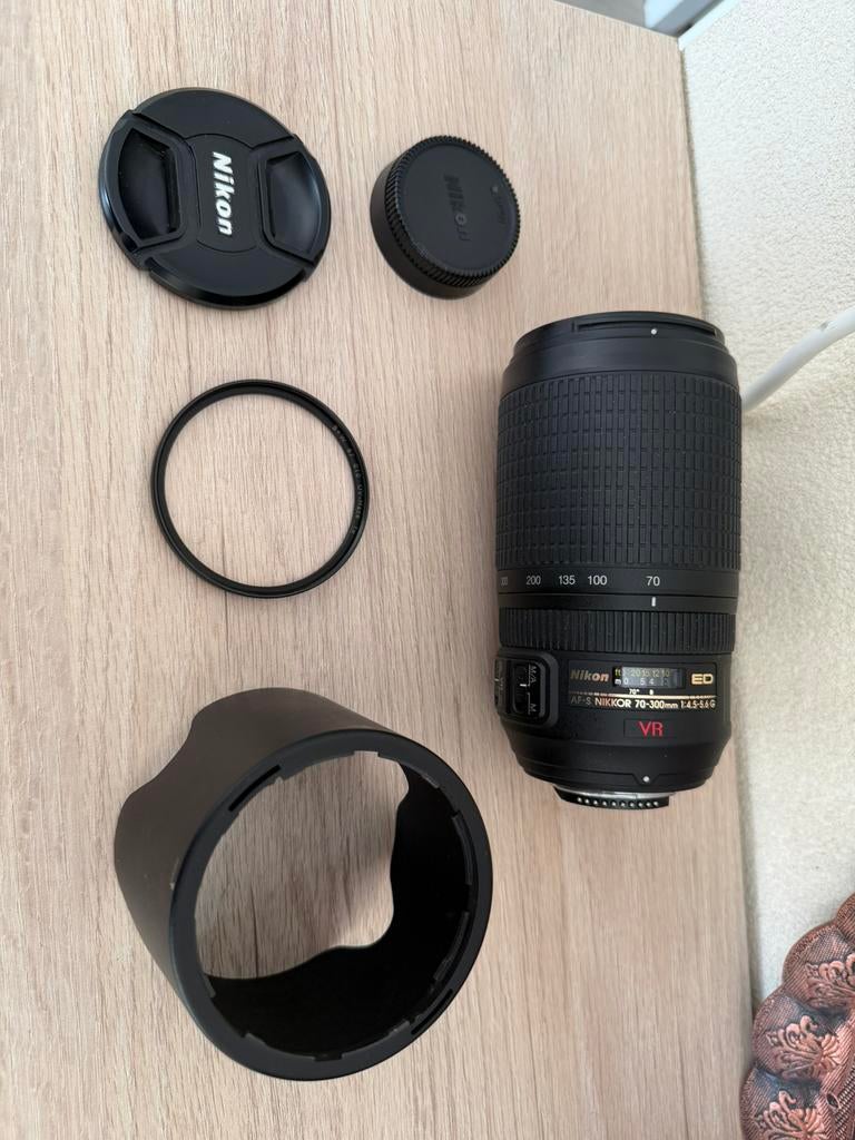 Nikon AF-S 70-300mm F/4.5-5.6G ED VR, Ophalen of Verzenden, Zo goed als nieuw, Telelens