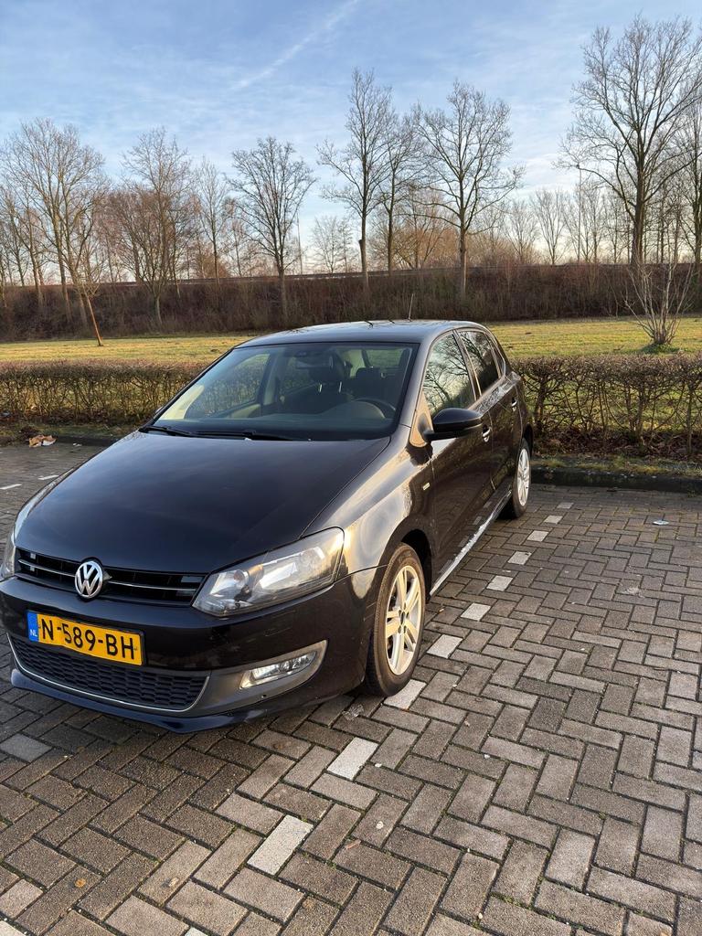 Volkswagen Polo 1.2 51KW 2012 Zwart, Voorwielaandrijving, 967 kg, 40 €/maand, Zwart