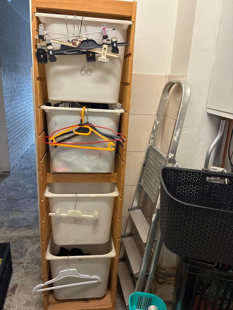 Houten kast met plastic bakken, Huis en Inrichting, Kasten | Kledingkasten, Gebruikt, 150 tot 200 cm, Minder dan 50 cm, 25 tot 50 cm