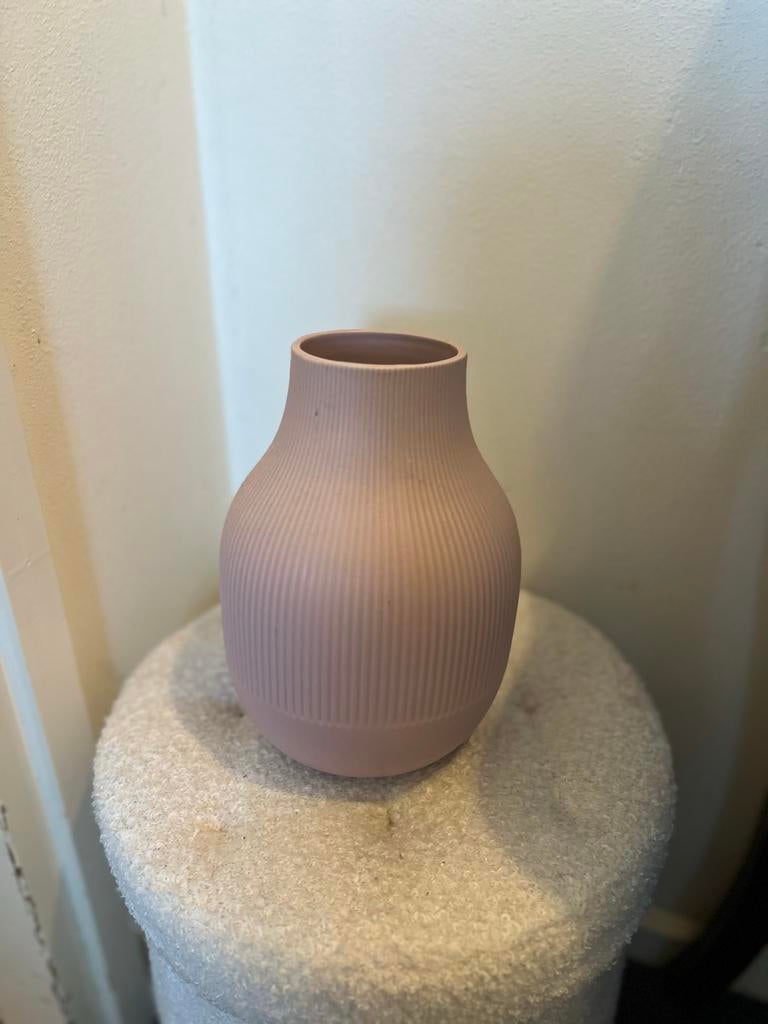 Roze IKEA vaas, Aardewerk of Porselein, Ophalen of Verzenden, Zo goed als nieuw, Minder dan 50 cm