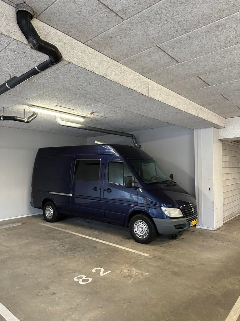 EINDHOVEN BEVEILIGDE PARKING OOK GESCHIKT VOOR HOGE AUTO’S, Huizen en Kamers, Garages en Parkeerplaatsen, Noord-Brabant