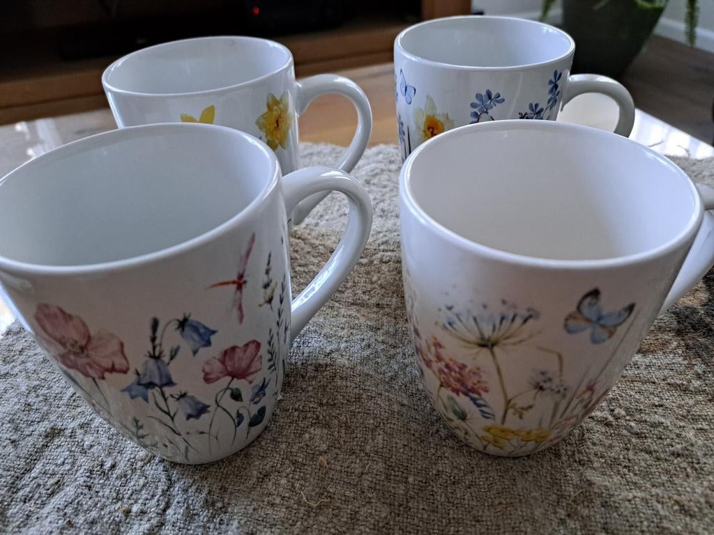 vintage melk koffie mokken bloemen vlinders Duo Tableware, Ophalen of Verzenden, Zo goed als nieuw, Overige stijlen, Kop(pen) en/of Schotel(s)