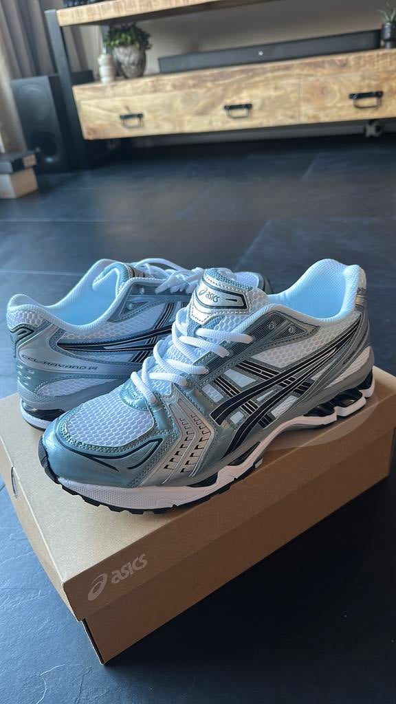Acics Gel Kayano 14 - White Fjord Grey (nieuw) Maat 43, Ophalen of Verzenden, Nieuw, Hardlopen, Hardloopschoenen