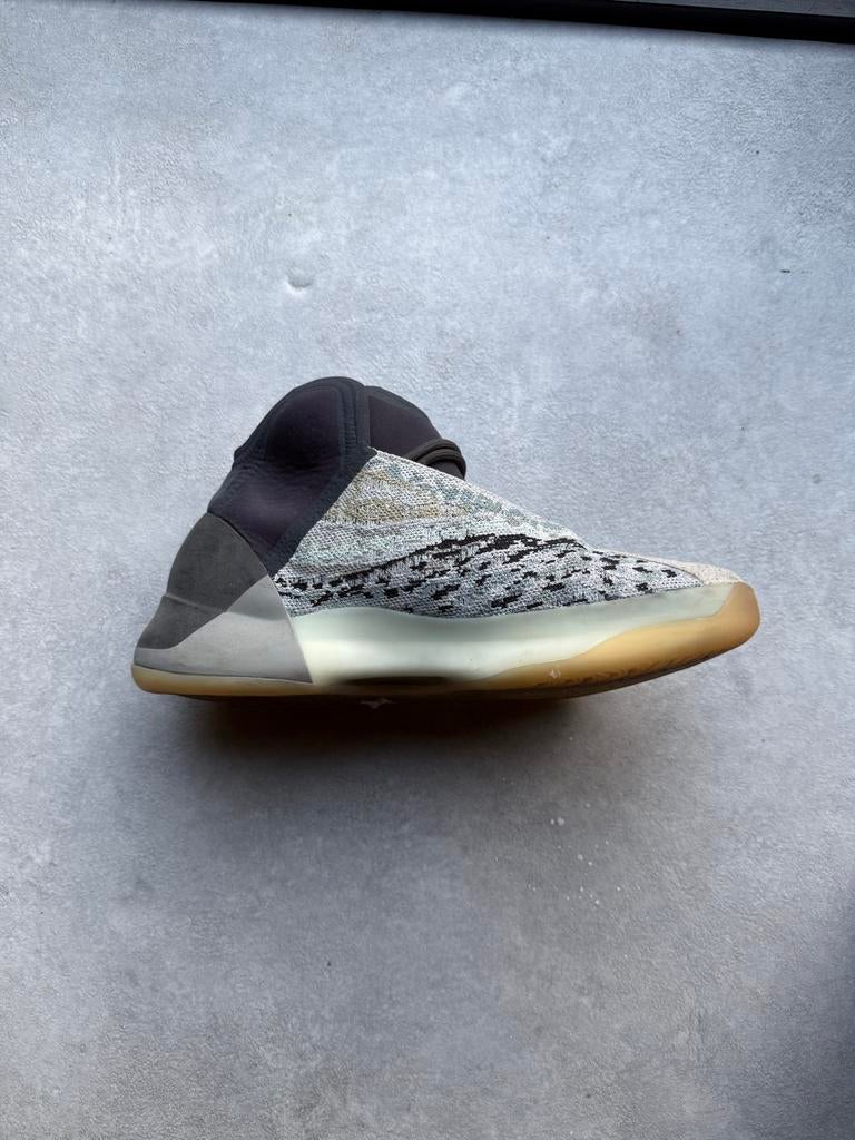Yeezy QNTM Sneaker, Ophalen of Verzenden, Zo goed als nieuw, Overige kleuren, Sneakers of Gympen