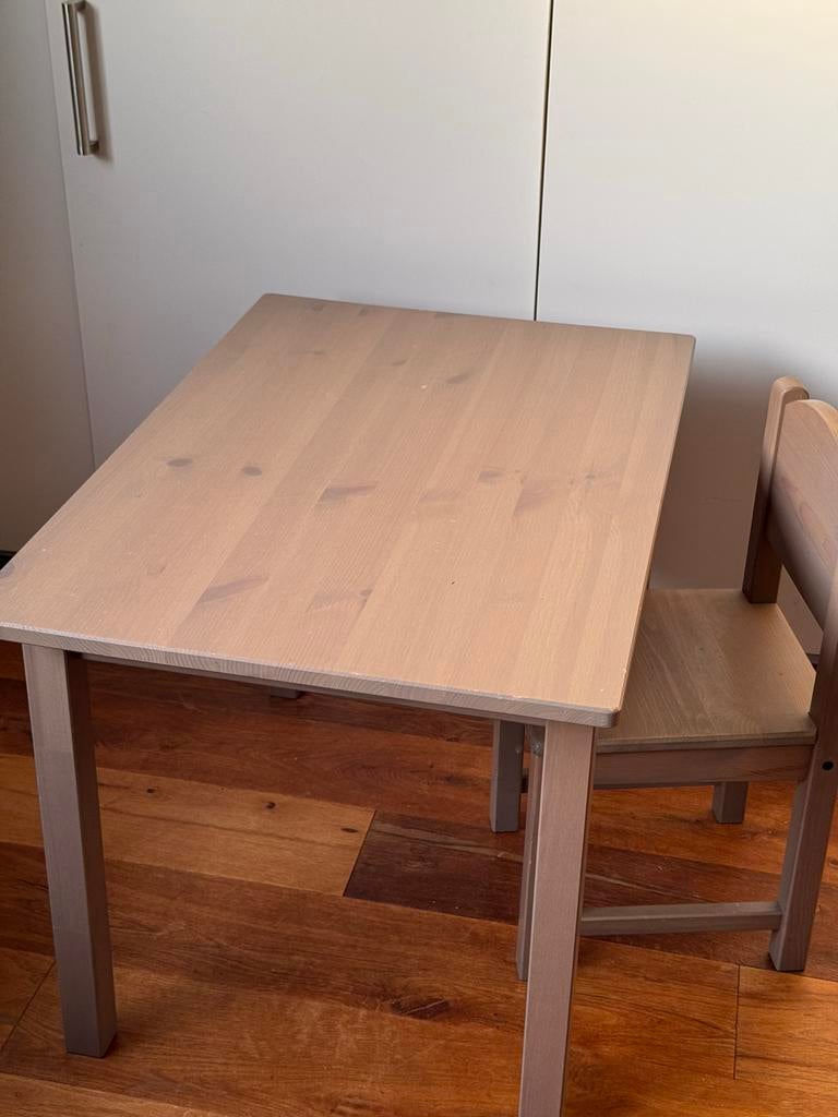 IKEA Sundvik Kinderzitje  (tafel en stoel)- Grijsbruin, Ophalen, Gebruikt, Tafel(s) en Stoel(en)