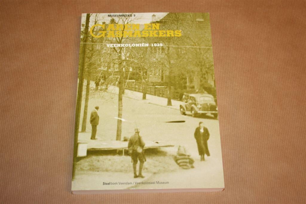 Garen en Gasmaskers - Veenkoloniën 1939, Boeken, Geschiedenis | Stad en Regio, Ophalen of Verzenden, Zo goed als nieuw