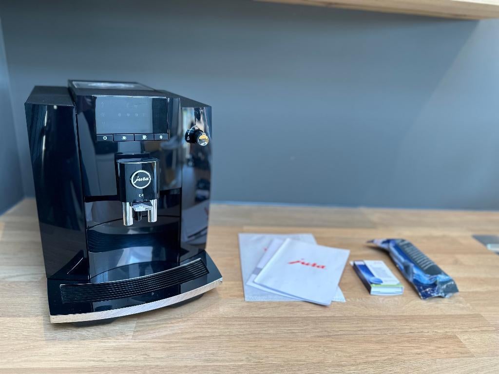 JURA E4 (EA) Piano Black Koffiemachine, Garantie, Witgoed en Apparatuur, Koffiezetapparaten, Afneembaar waterreservoir, Jura, Koffiemachine
