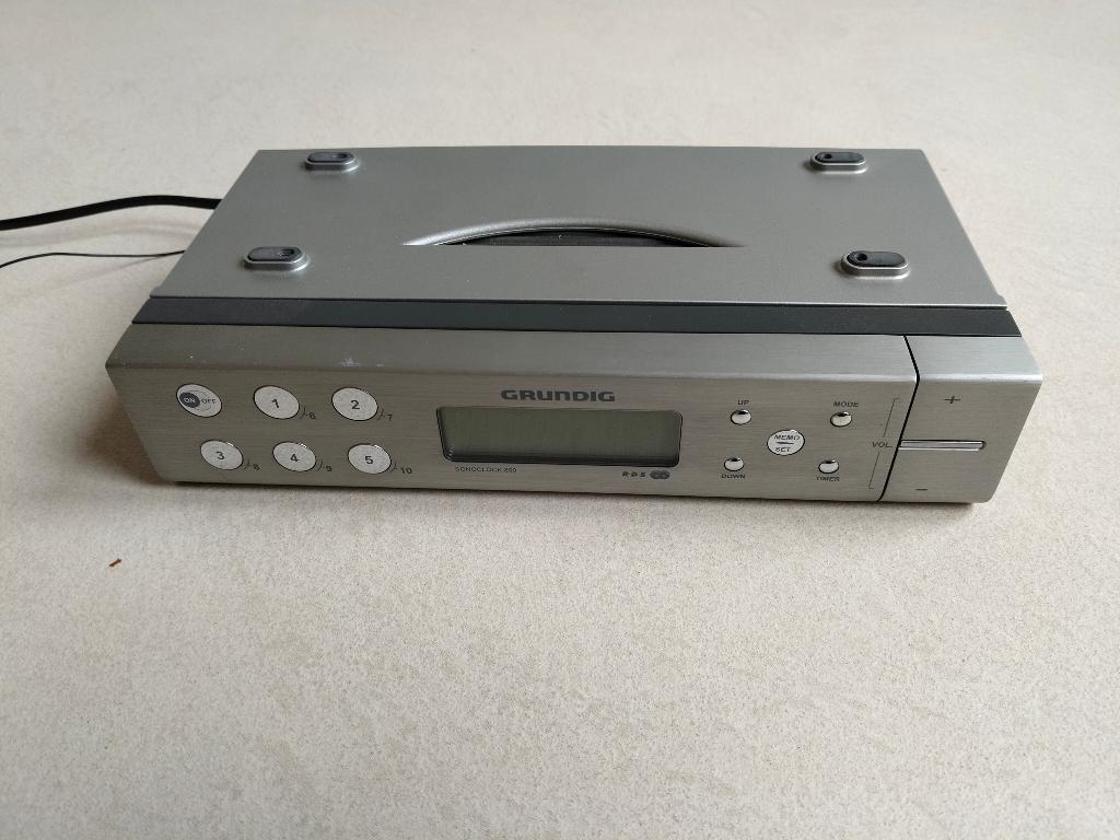 Radiowekker Grundig, Witgoed en Apparatuur, Wekkers, Ophalen of Verzenden, Zo goed als nieuw, Digitaal
