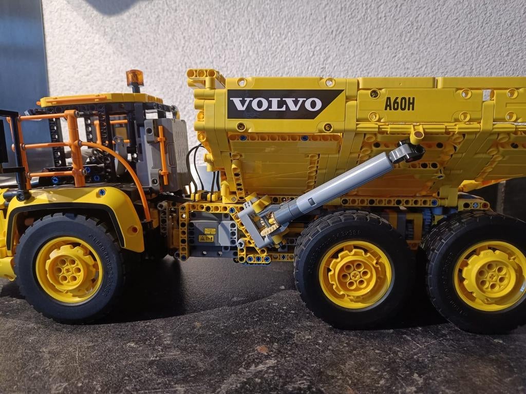 Lego Volvo A60H Dumper, Ophalen of Verzenden, Zo goed als nieuw, Complete set, Lego