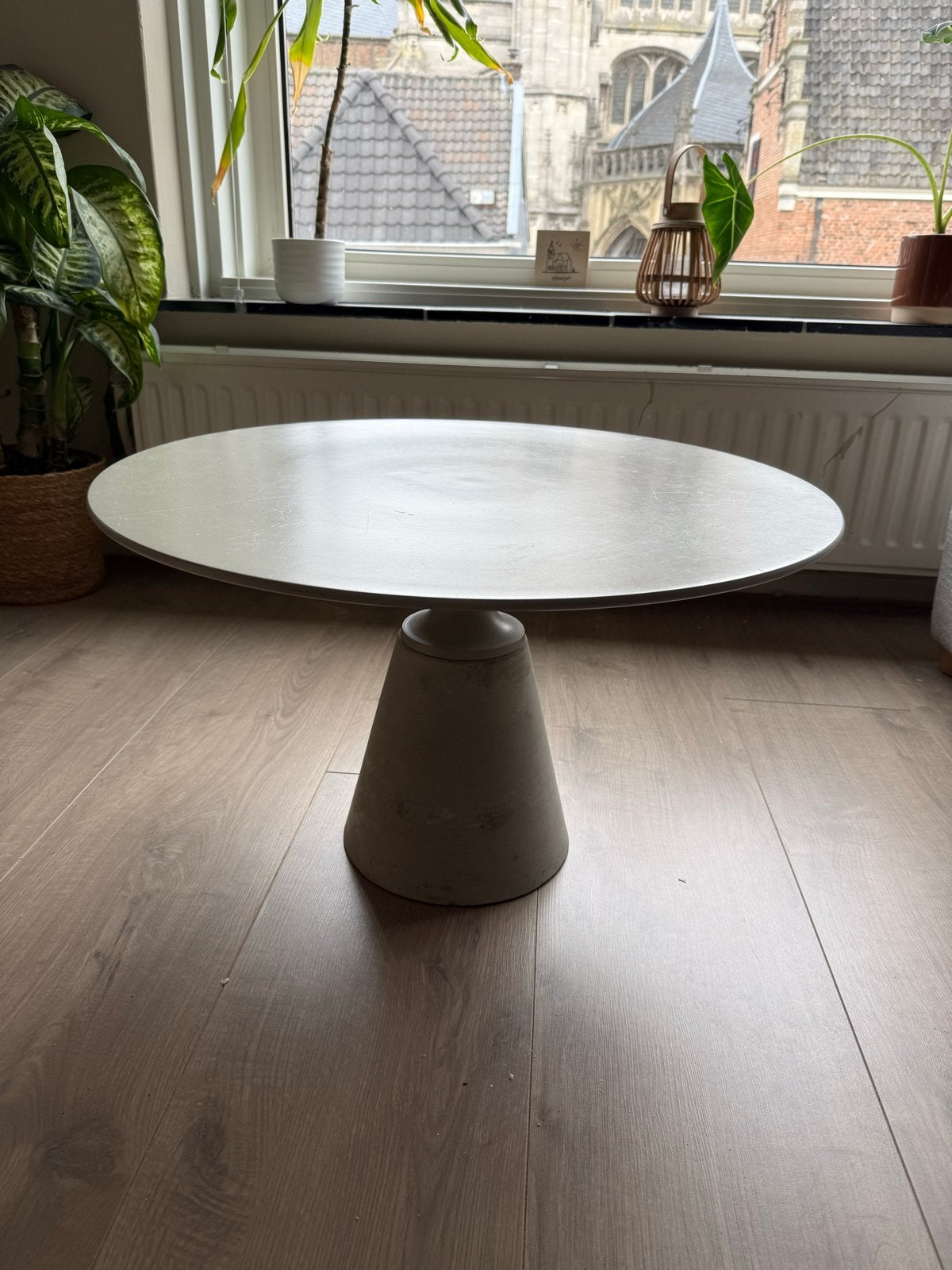 Ronde salontafel - Betonlook, Huis en Inrichting, Ophalen, Rond, 50 tot 100 cm, Zo goed als nieuw