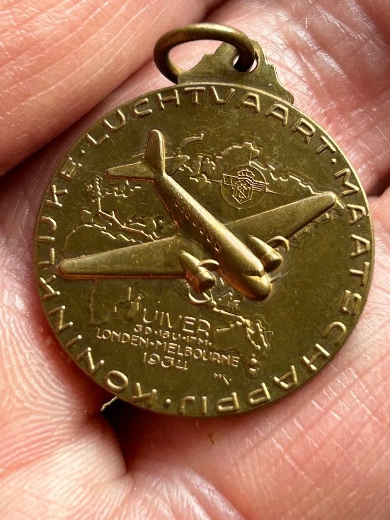Originele Uiver draagpenning 1934 – KLM Londen-Melbourne, Ophalen of Verzenden, Gebruikt, Overige typen