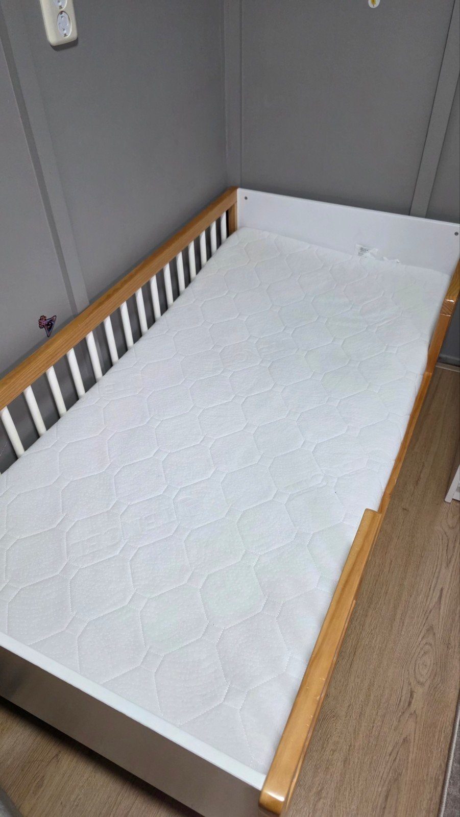 Petit Amelie peuterbed met (evt) matras 70x140 cm, Ophalen, 70 tot 85 cm, 140 tot 160 cm, Zo goed als nieuw