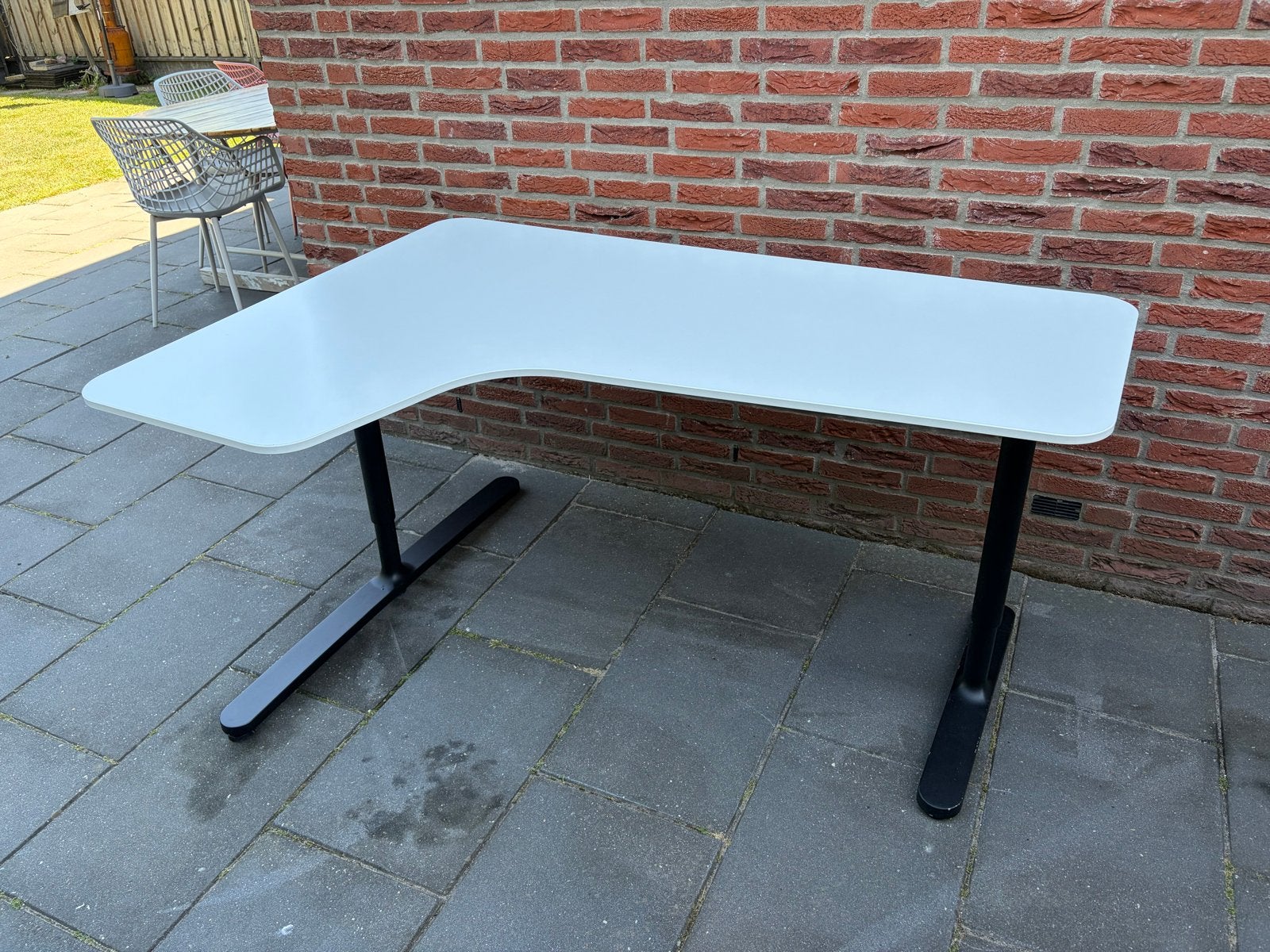 IKEA Bekant hoekbureau - wit blad, zwart onderstel, Ophalen, Gebruikt, Spaanplaat of MDF, Hoekbureau