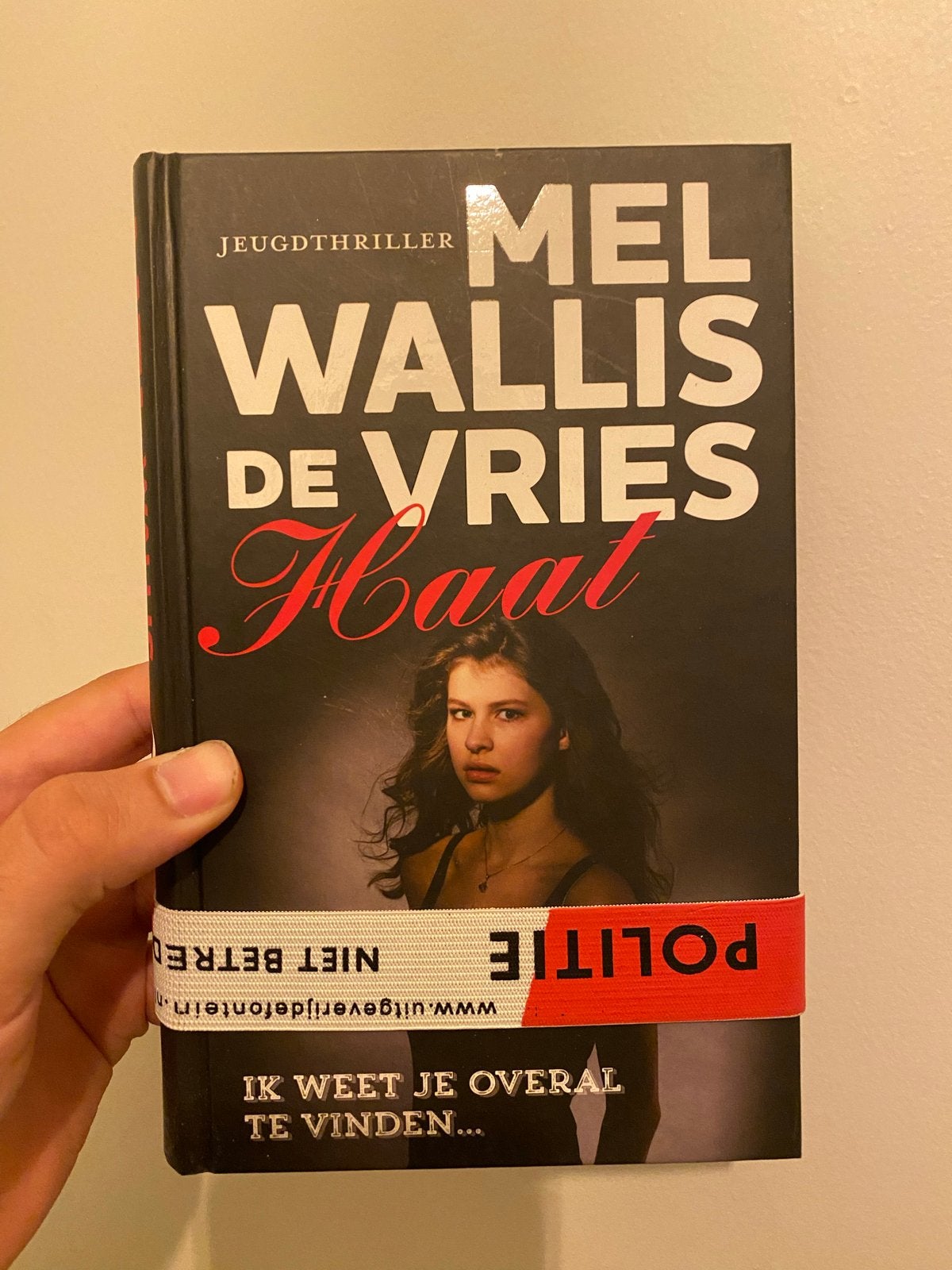 Mel Wallis de Vries - Haat (Jeugdthriller), Ophalen of Verzenden, Zo goed als nieuw, Nederland