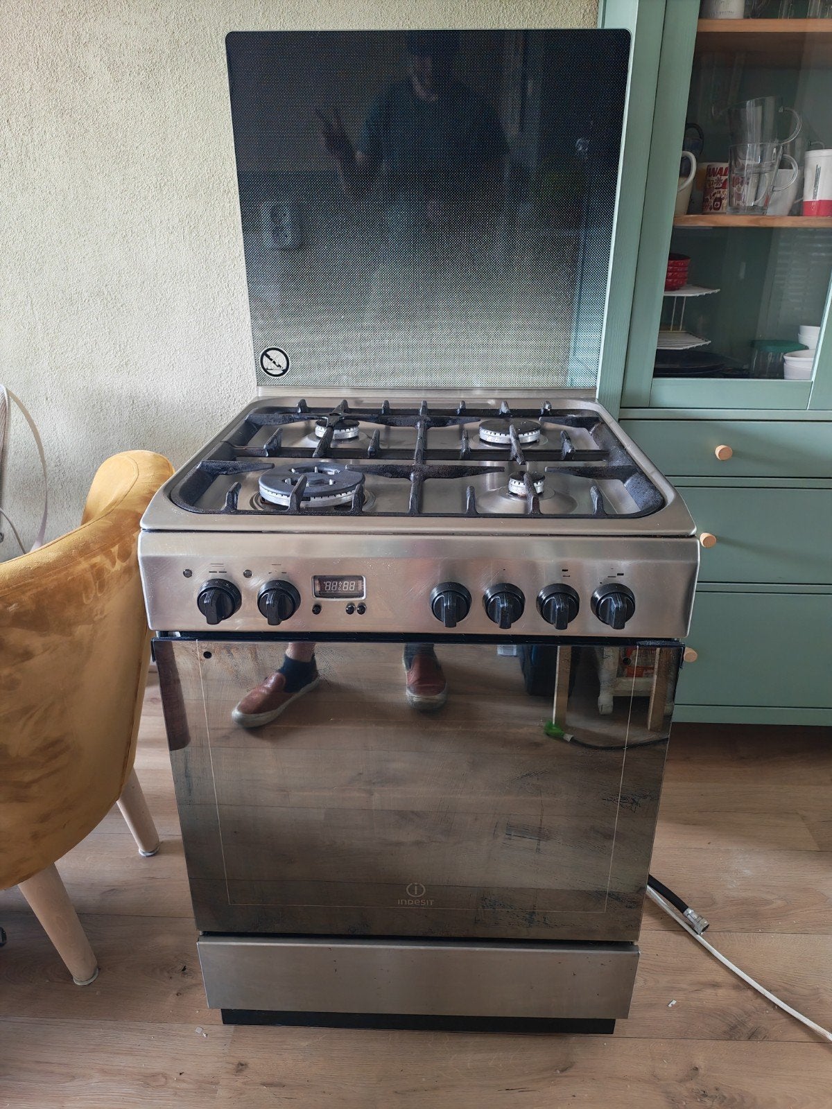 Indesit Fornuis met Oven - Vrijstaand Gasfornuis, Witgoed en Apparatuur, Fornuizen, Ophalen, Gebruikt, 60 cm of meer, Grill