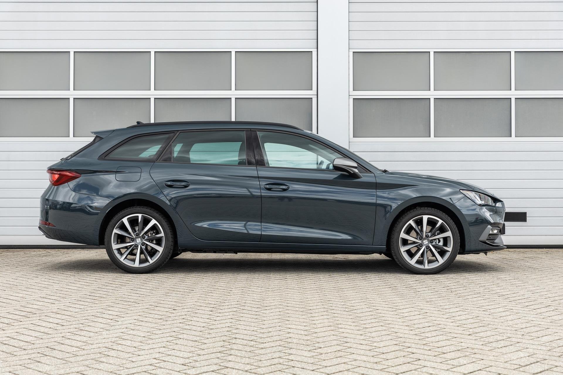 SEAT Leon Sportstourer 1.5 TSI e-Hybrid 204pk FR Business |, Auto's, Seat, 12 maanden, Stof, 4 cilinders, 26 kWh