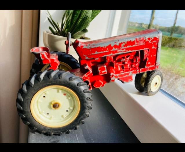 Vintage rode tractor schaalmodel - Gebruikt, Gebruikt, 1:50 of kleiner, Overige typen, Ophalen