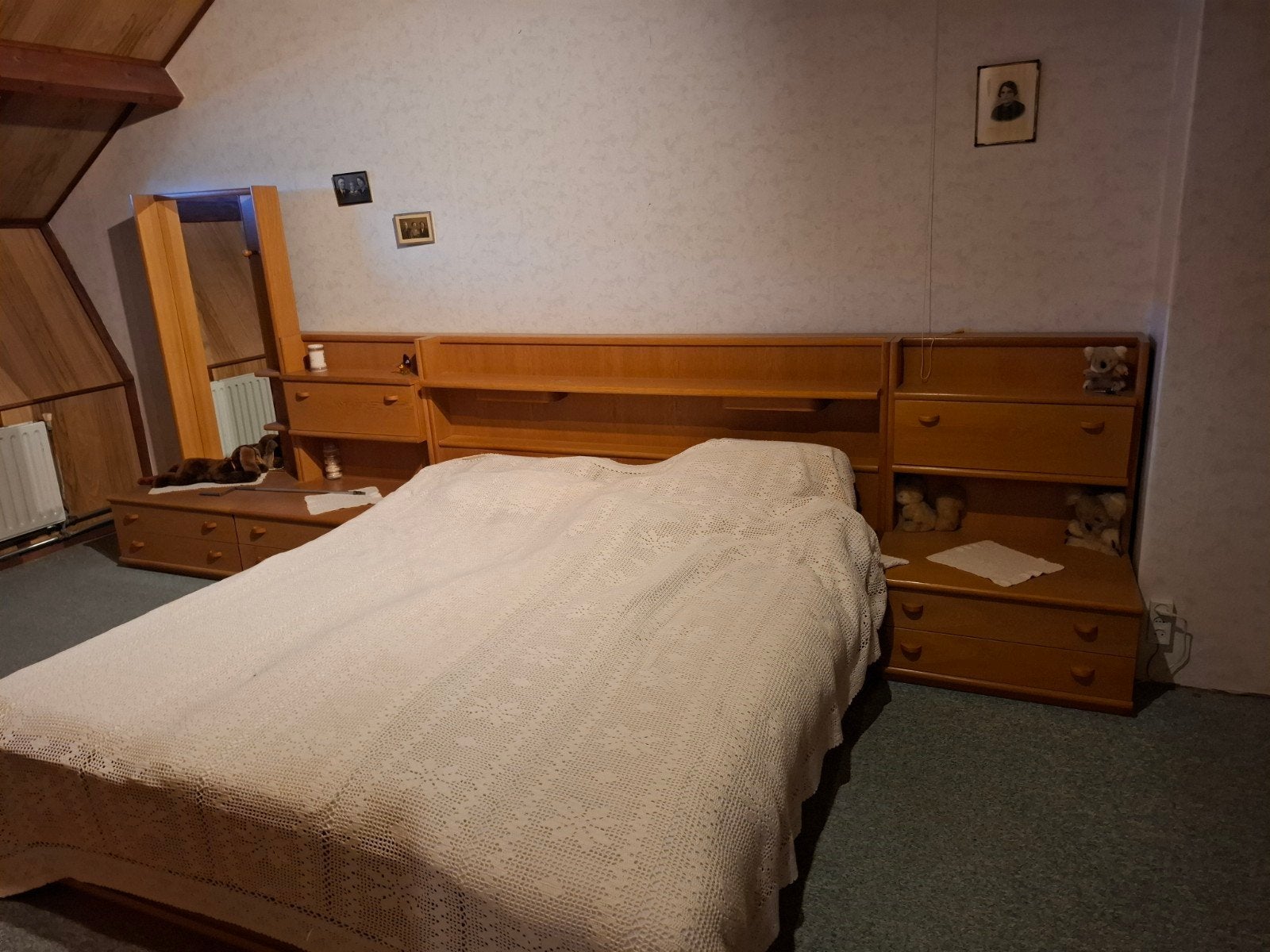 Massief eiken bed 180x240 met ombouw, kasten en spiegel, Ophalen