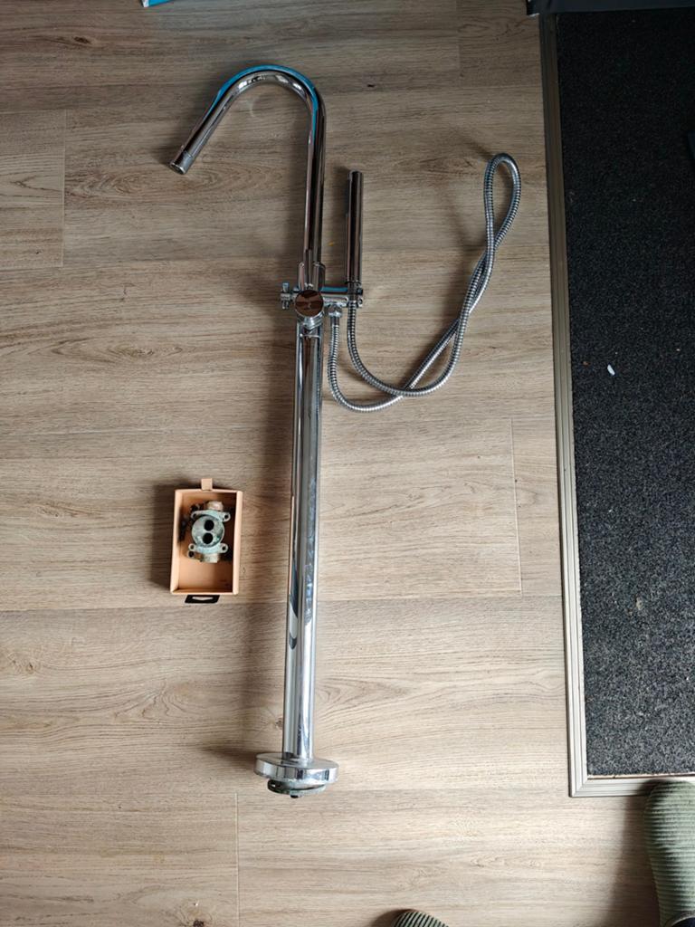 Van Marcke - Chrome badkraan met handdouche vrijstaand, Doe-het-zelf en Verbouw, Ophalen of Verzenden, Gebruikt, Chroom, Kraan