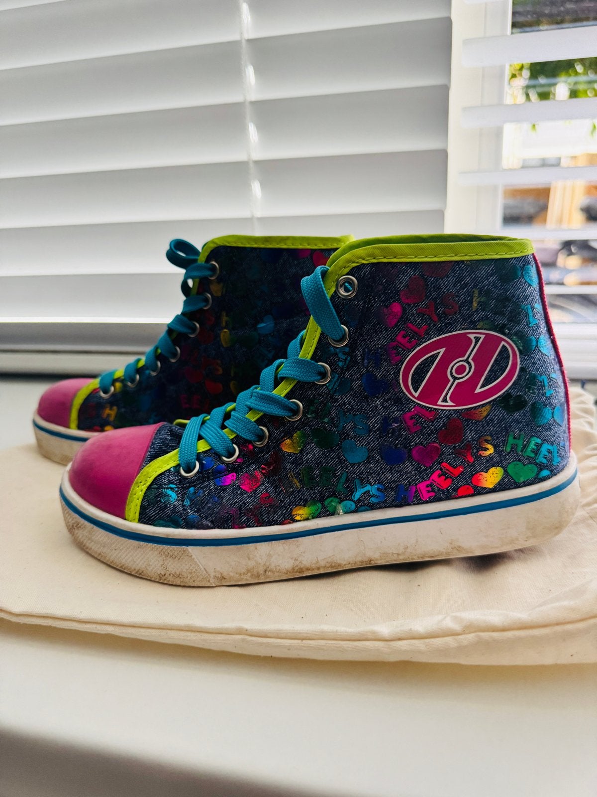 Heelys rolschoenen met hartjesprint - Maat 34, Ophalen of Verzenden, Gebruikt, Kinderen