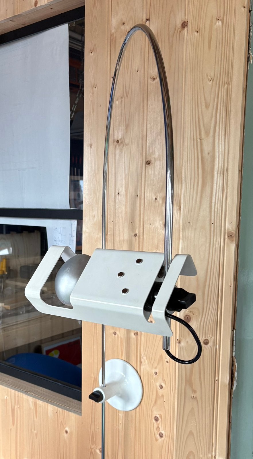 Oluce design Joe Colombo Arc / spider wandlamp, Ophalen, Italia, Met schakelaar, Zo goed als nieuw