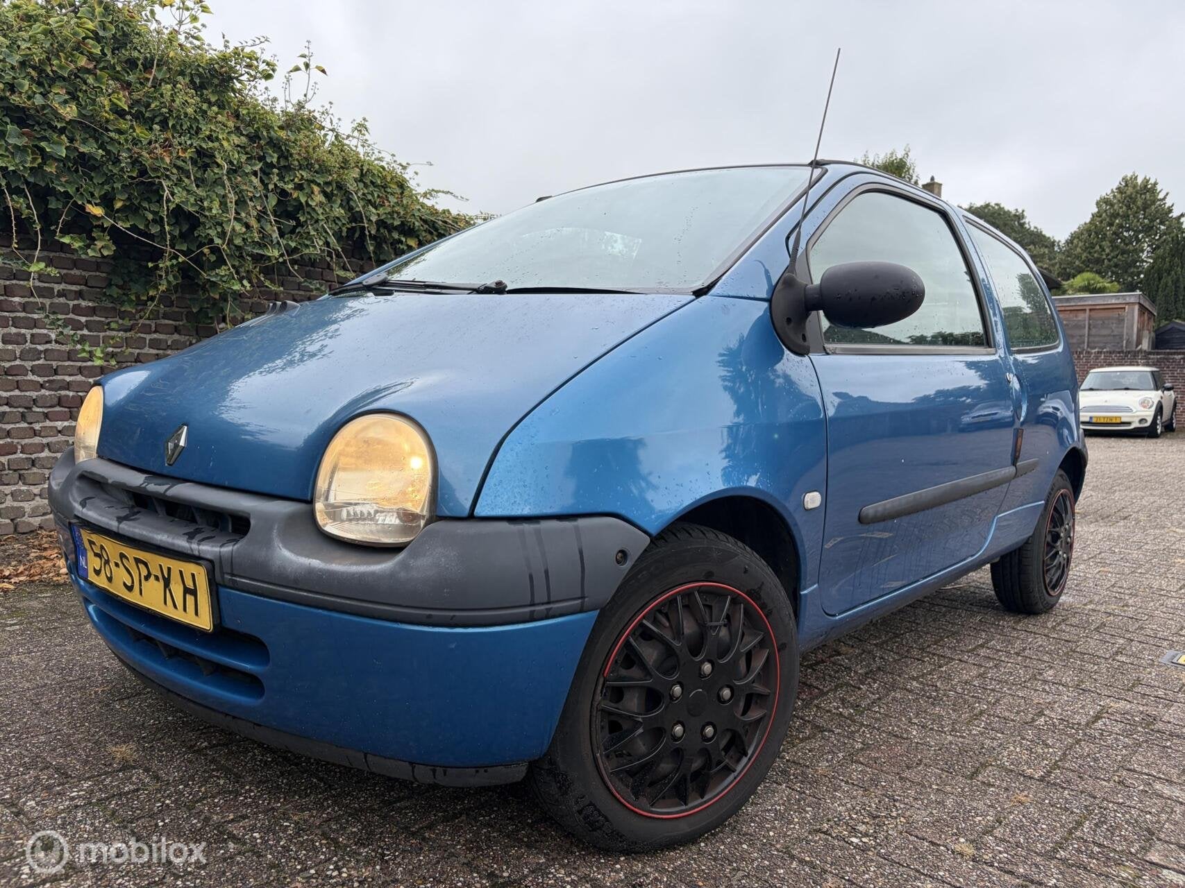 Renault Twingo 1.2 Emotion AIRCO (werkt) Inruilen mogelijk, Voorwielaandrijving, Zwart, 4 cilinders, Origineel Nederlands