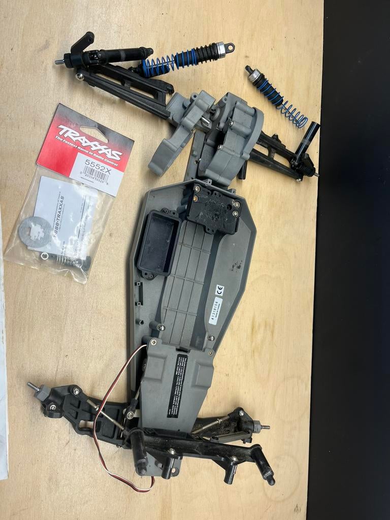 Traxxas rustler chassis onderdelen motor 12t en regelaar xl5, Ophalen of Verzenden