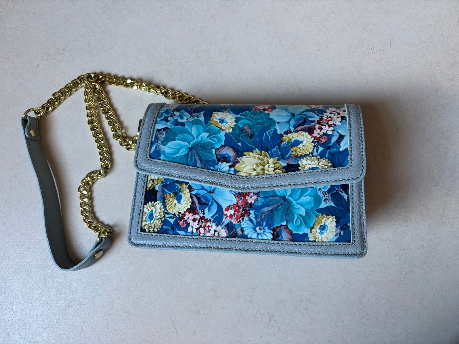 Italiaanse leren schoudertas met bloemenprint, Sieraden, Tassen en Uiterlijk, Ophalen of Verzenden, Nieuw, Blauw, Schoudertasje