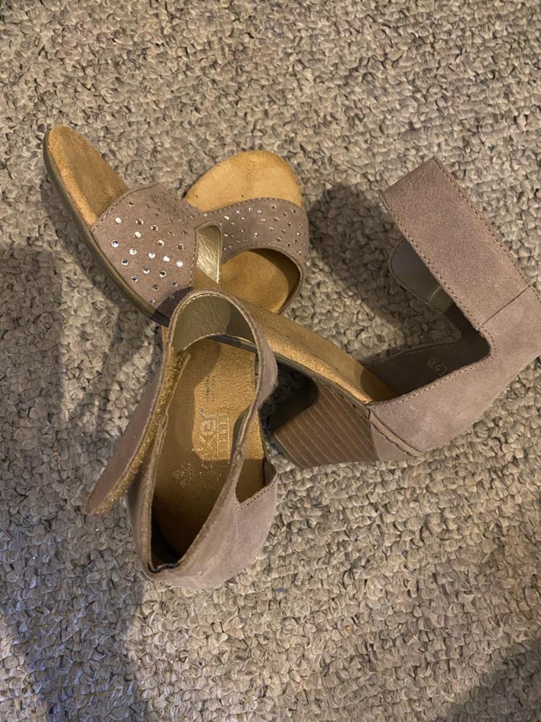 Stijlvolle taupe Rieker sandalen met hak - Maat 36, Overige kleuren, Verzenden, Nieuw, Sandalen of Muiltjes