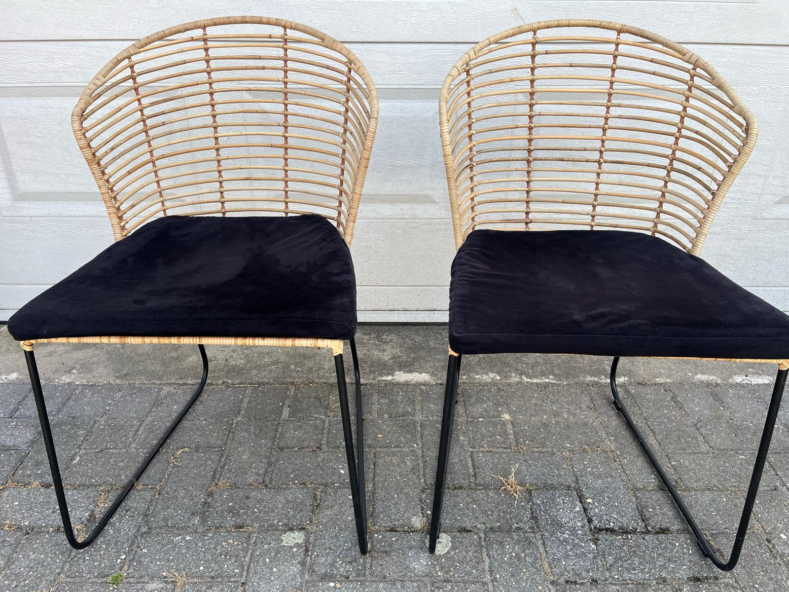 Rotan stoelen met zwart kussen van Goossens., Ophalen, Gebruikt, Twee, Zwart
