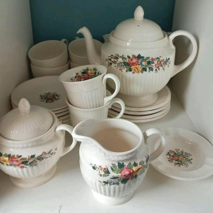 Wedgwood Conway: theeservies met 6 extra koffiekopjes, Ophalen of Verzenden
