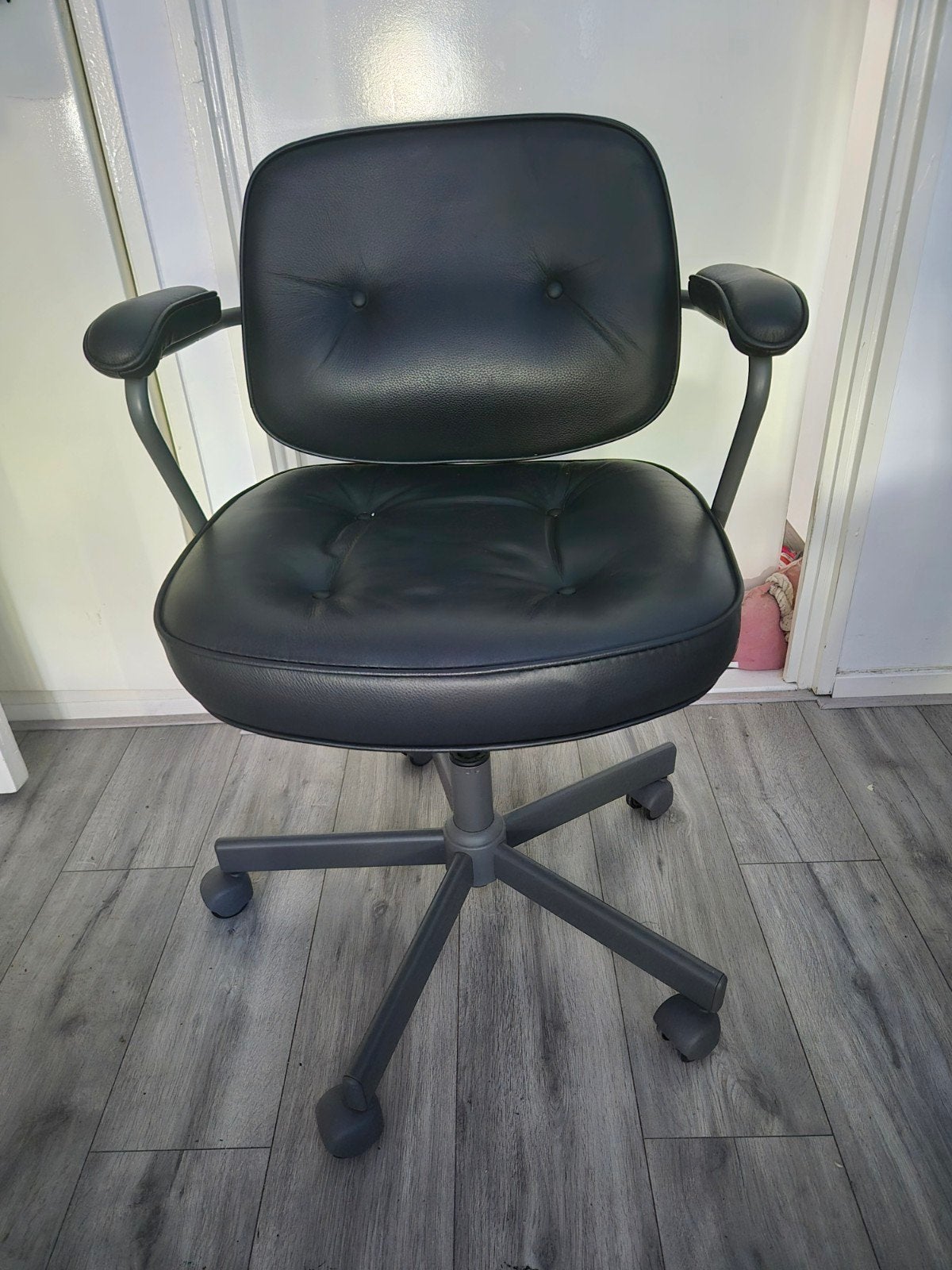 Ikea bureau stoel zwart, Ophalen, Zo goed als nieuw, Zwart
