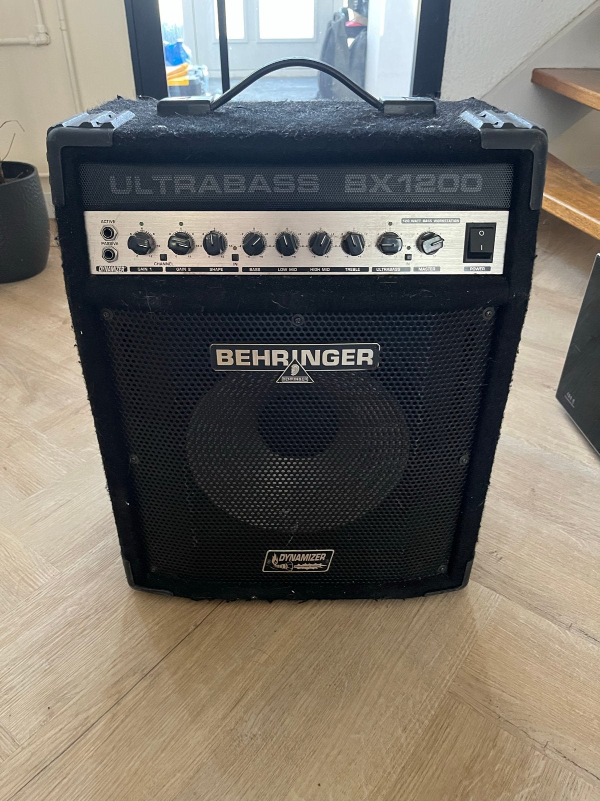 Behringer Ultrabass BX1200 Versterker, Muziek en Instrumenten, Versterkers | Bas en Gitaar, Ophalen, Gebruikt, Basgitaar, 100 watt of meer
