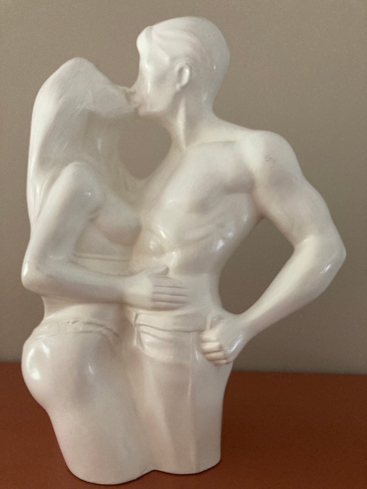 De kus ,Beeld man/vrouw romantisch Világhy Árpád, Verzamelen, Beelden en Beeldjes, Ophalen of Verzenden, Mens