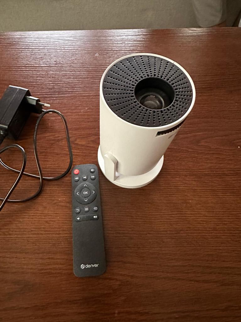 Denver Beamer - Compacte en veelzijdige projector, Audio, Tv en Foto, Beamers, Zo goed als nieuw, LED, Ophalen of Verzenden