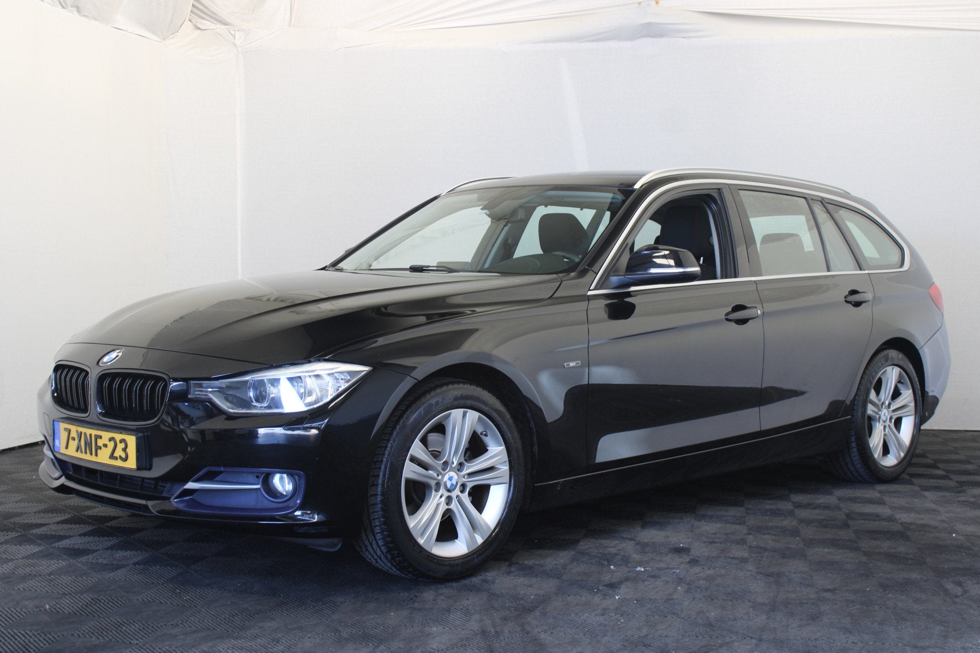 BMW 3 Serie Touring 316i Executive (bj 2014), Auto's, Gebruikt, Euro 6, 4 cilinders, Zwart