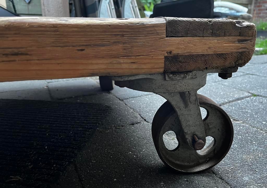 Stoere salontafel industrieel van oude wagondelen, Ophalen, 100 tot 150 cm, 50 tot 100 cm, Zo goed als nieuw