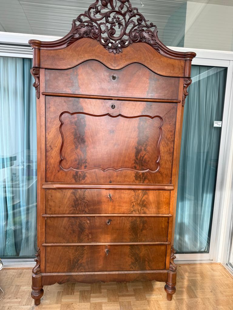 Antieke secretaire kast met prachtig houtsnijwerk teab, Ophalen
