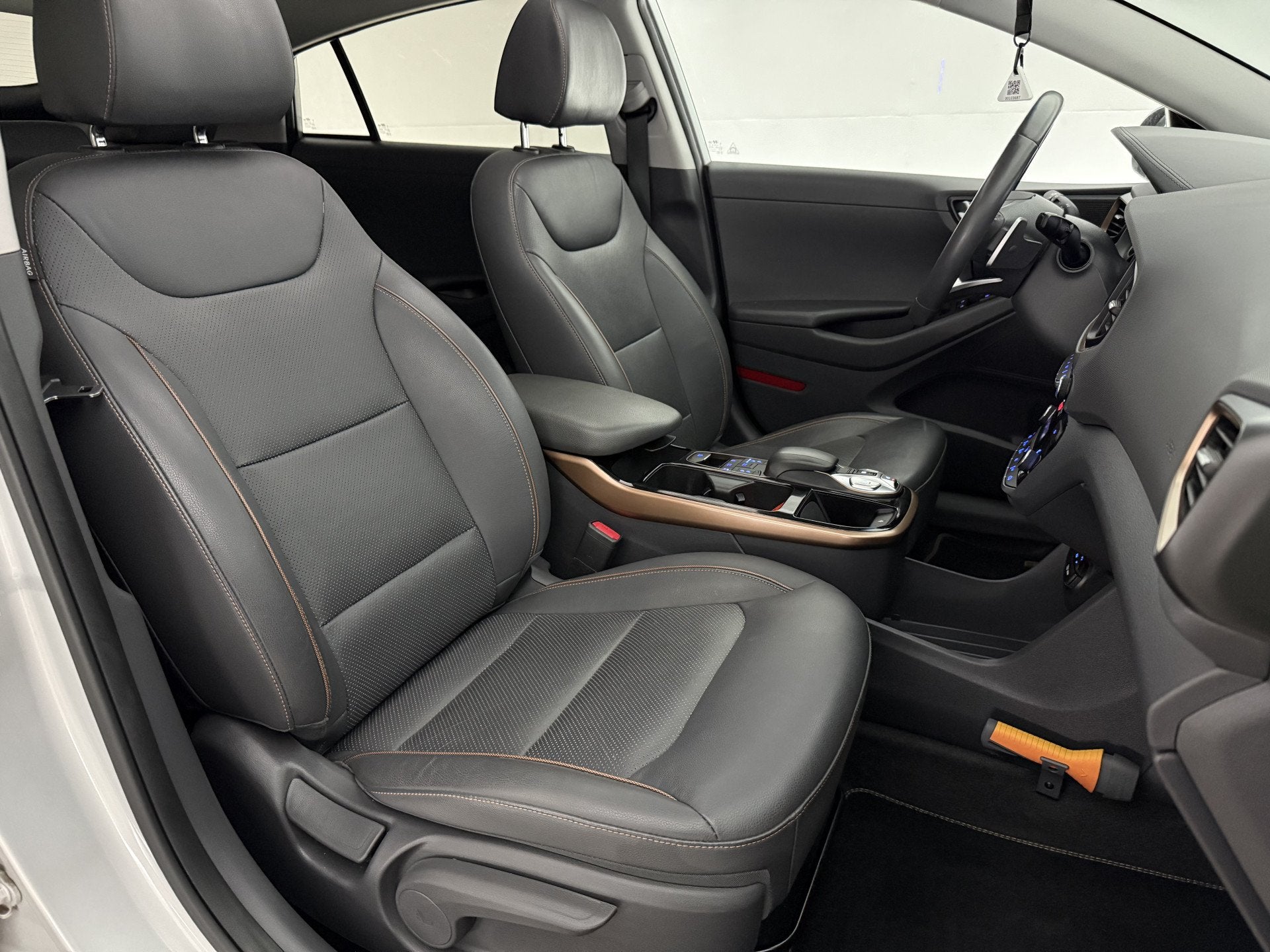 Foto 16 van Hyundai IONIQ Premium EV | Snelladen | SOH 87% | Pano | Stoe